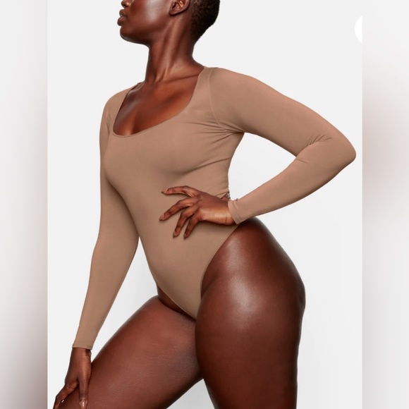 NWOT Skims Essential Long Sleeves Scooped Neck Bodysuit Sienna Size 4X/5X - Picture 3 of 10
